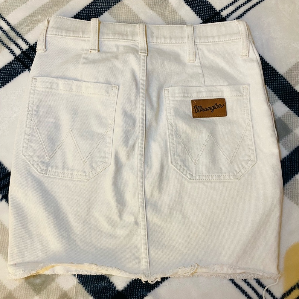 Wrangler white skirt size 26